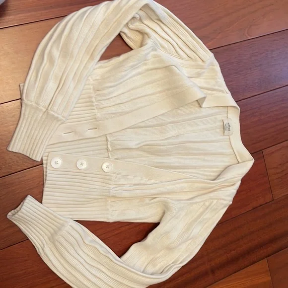 ARITZIA. Cardigan. - Picture 1 of 2